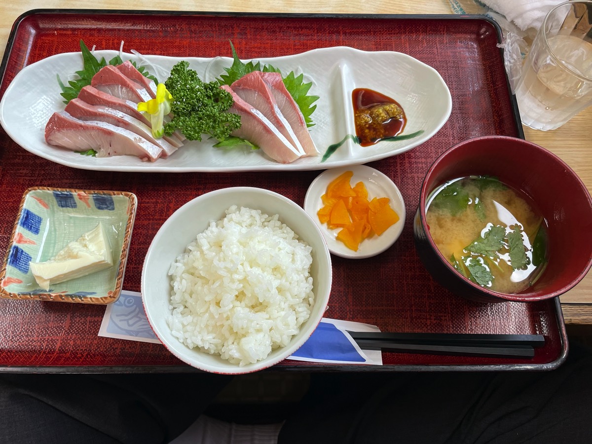 ぶりのお刺身定食