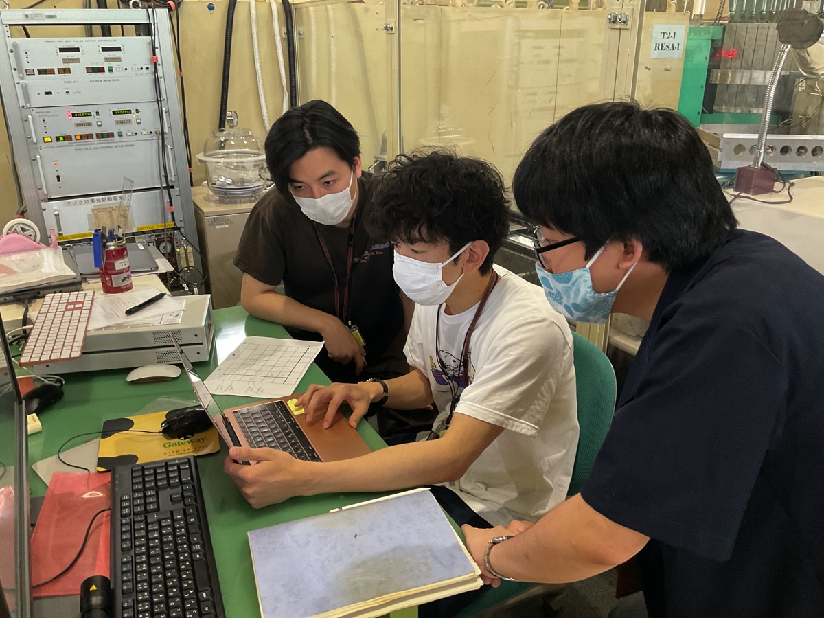 それを指導するM2のお兄さん