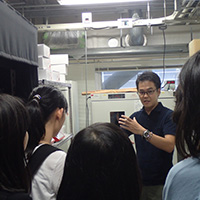 高校生対象研究室見学会の様子