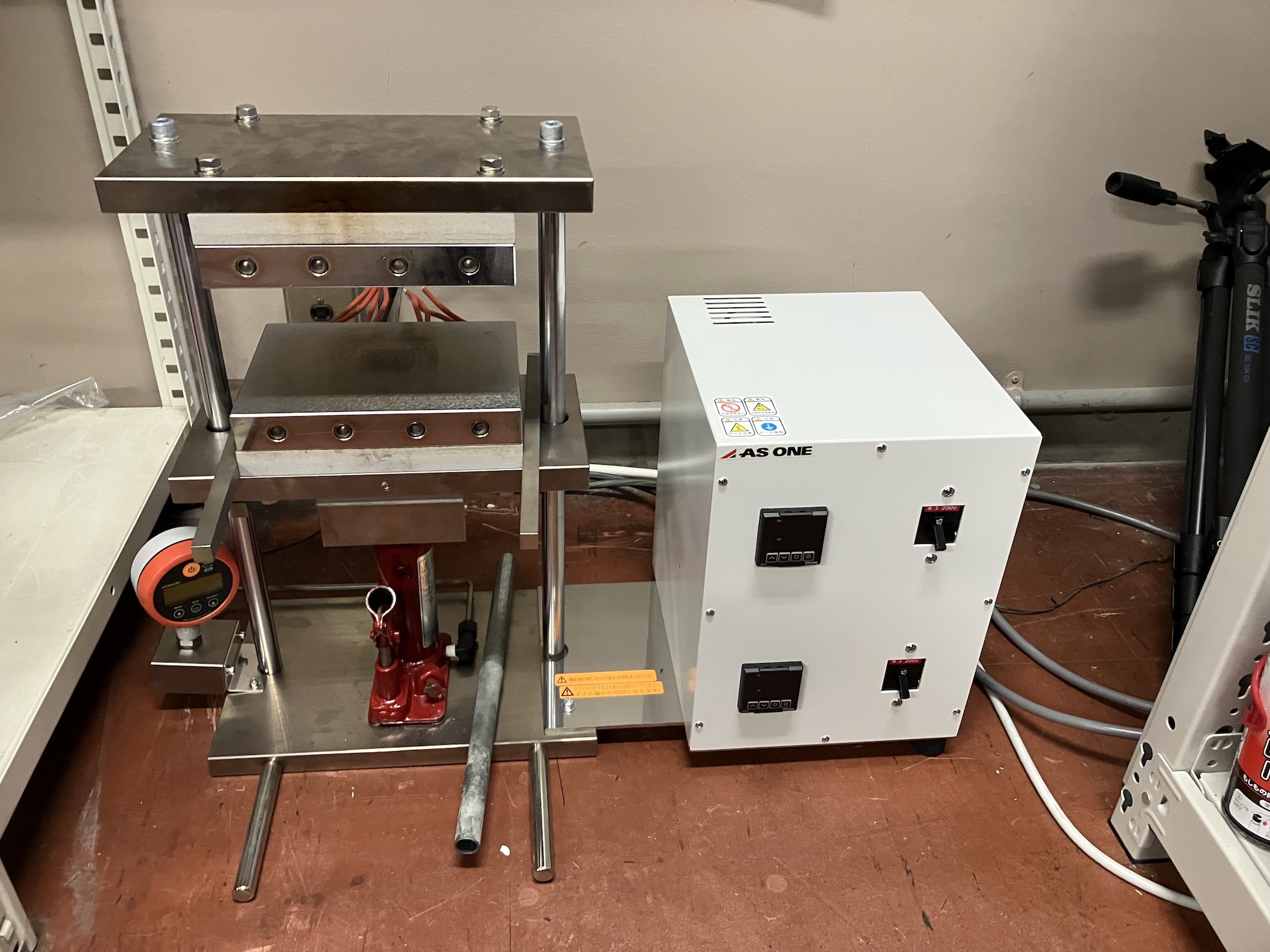 高温熱プレス機