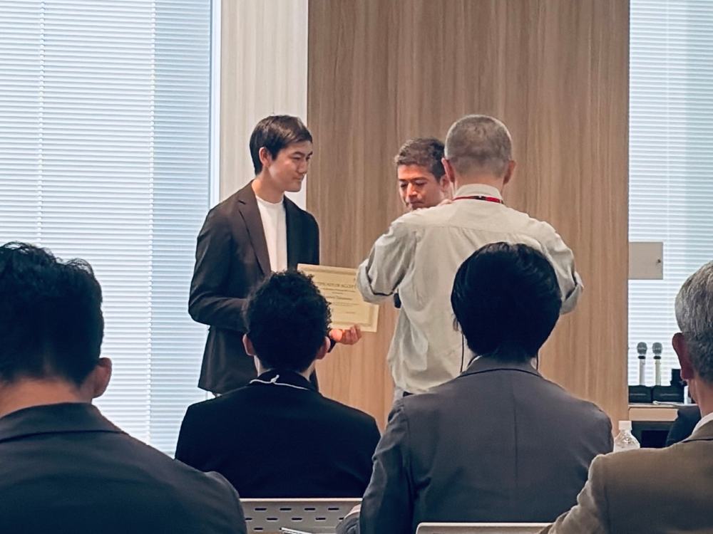 Research Studio GET Program 2026 BPコース選考会での採択証授与の様子